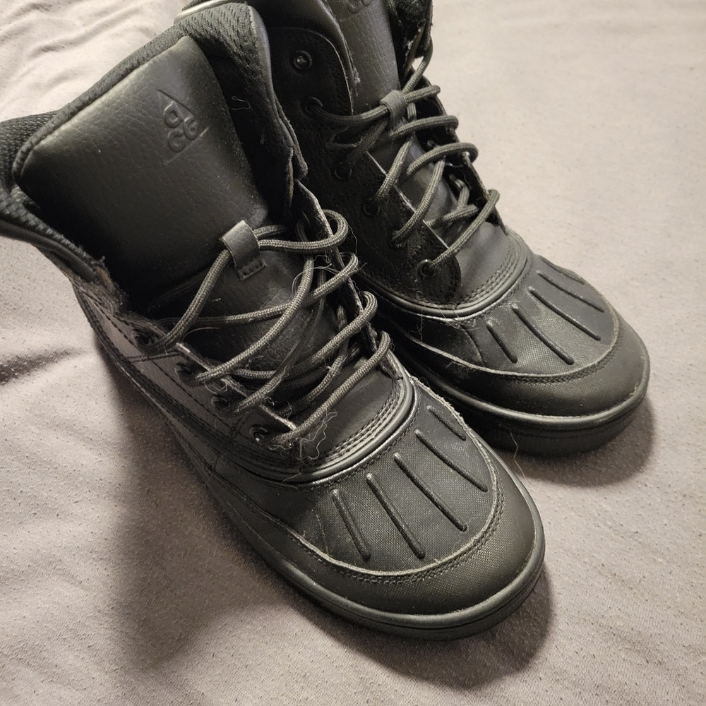 Nike 5Y Black Snow Boots